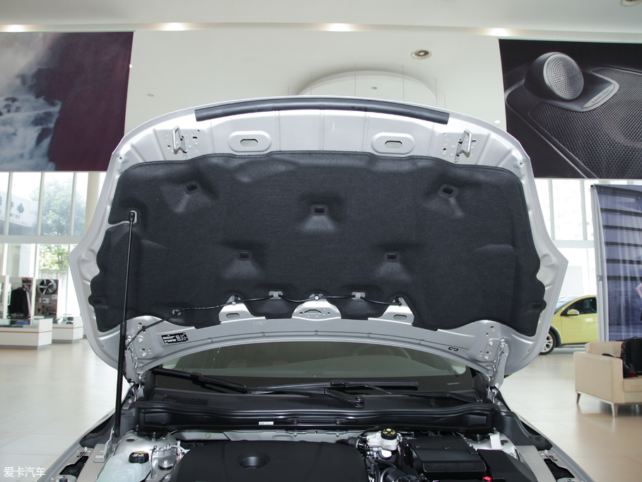 2018V40 Cross Country 2.0T T5 AWDŰ