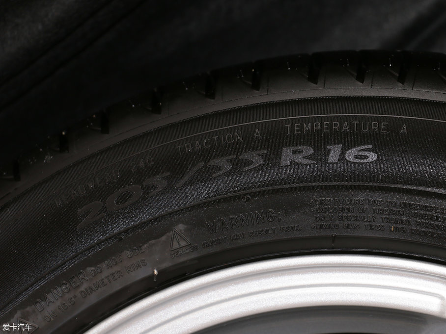 2018���֠���V40 1.5T T3 ���а�