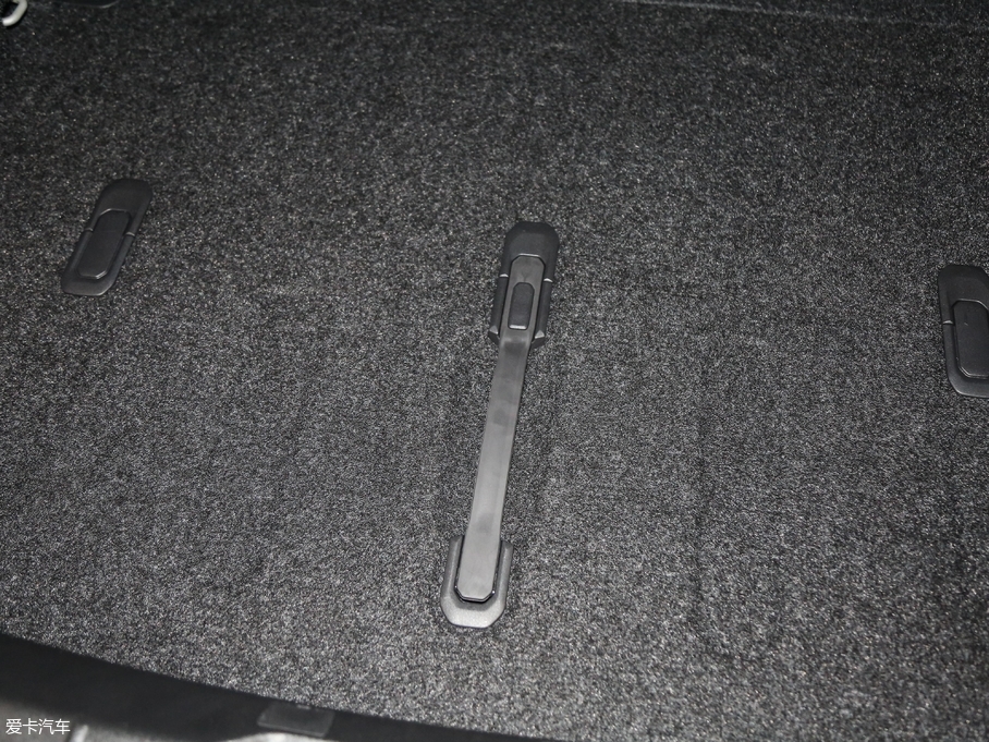 2018���֠���V40 1.5T T3 ���Ű�