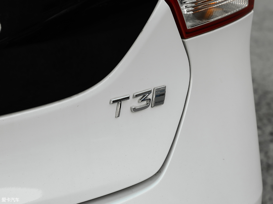 2018���֠���V40 1.5T T3 ���Ű�