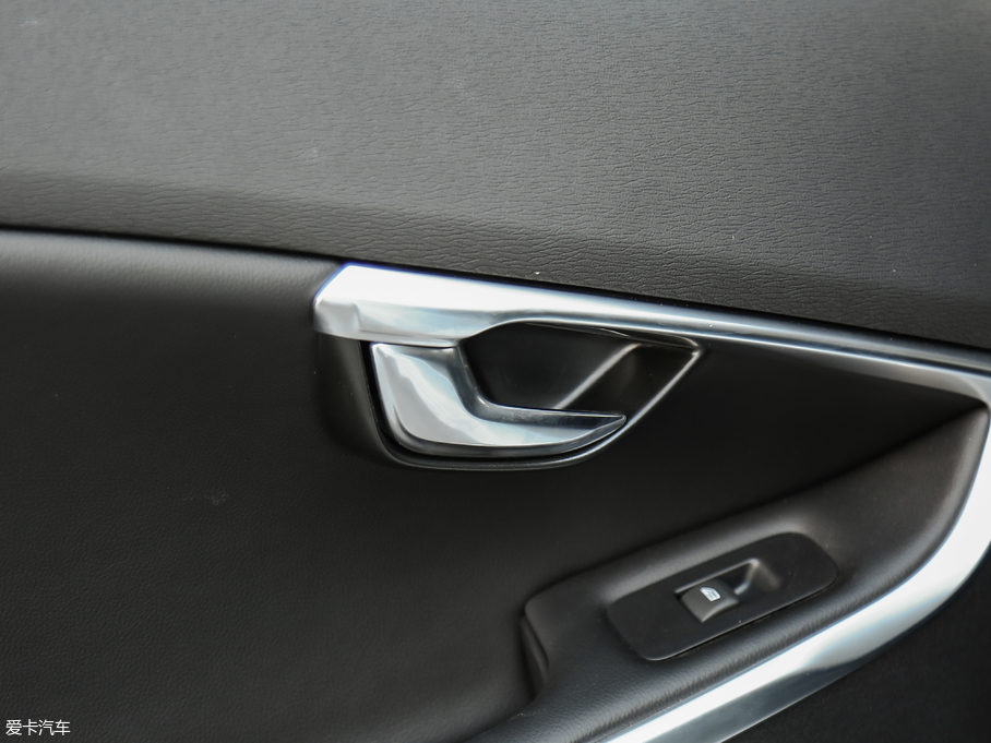 2018���֠���V40 1.5T T3 ���Ű�