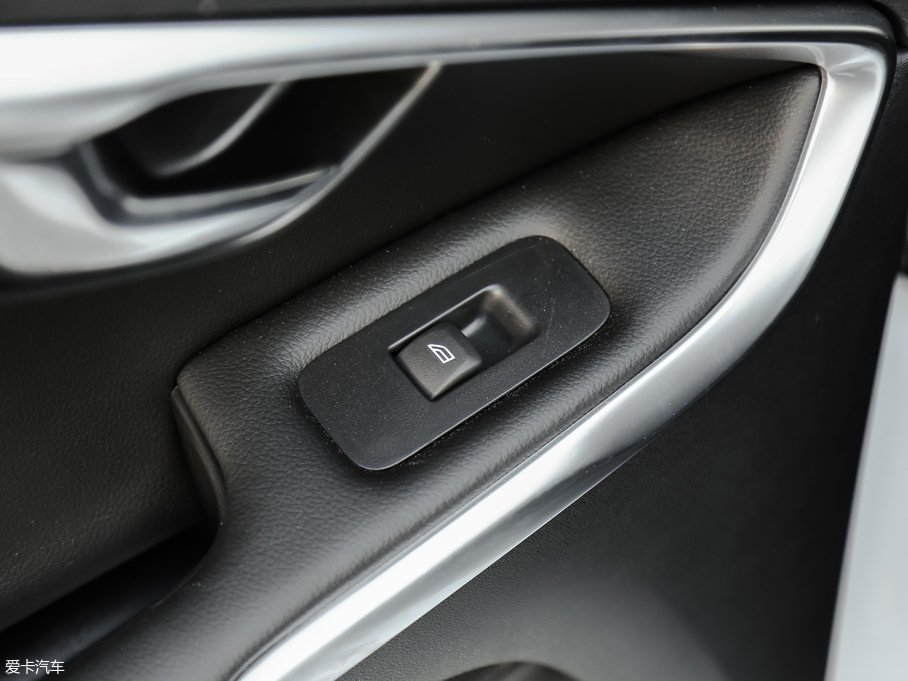 2018���֠���V40 1.5T T3 ���Ű�