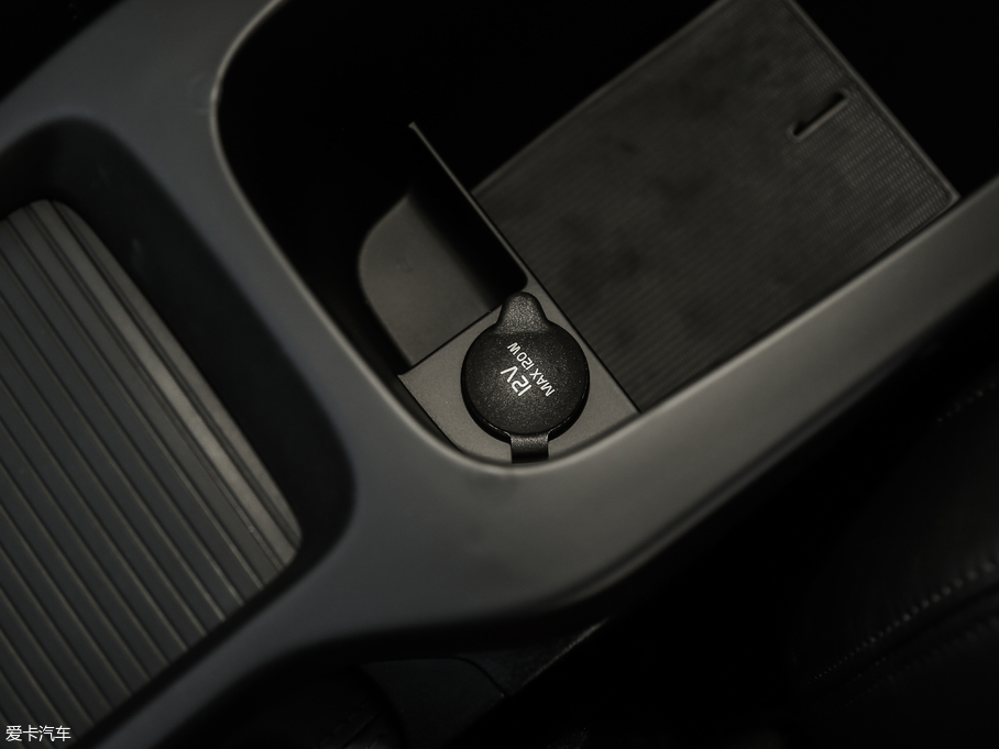 2018���֠���V40 1.5T T3 ���Ű�