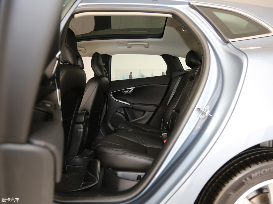 2018���֠���V40 1.5T T3 ���Ű�