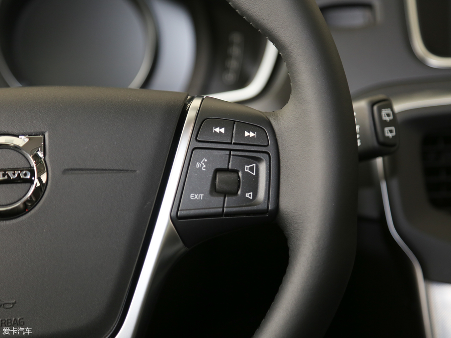 2018���֠���V40 1.5T T3 ���Ű�