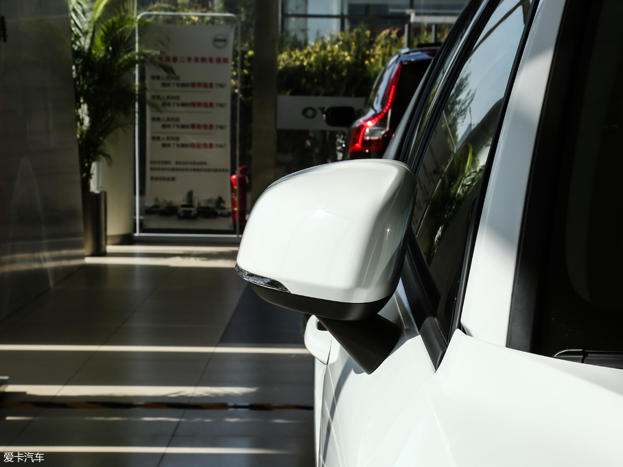 2019���֠���XC40(�M��) T4 ��� �ƕԱ�ѩ��