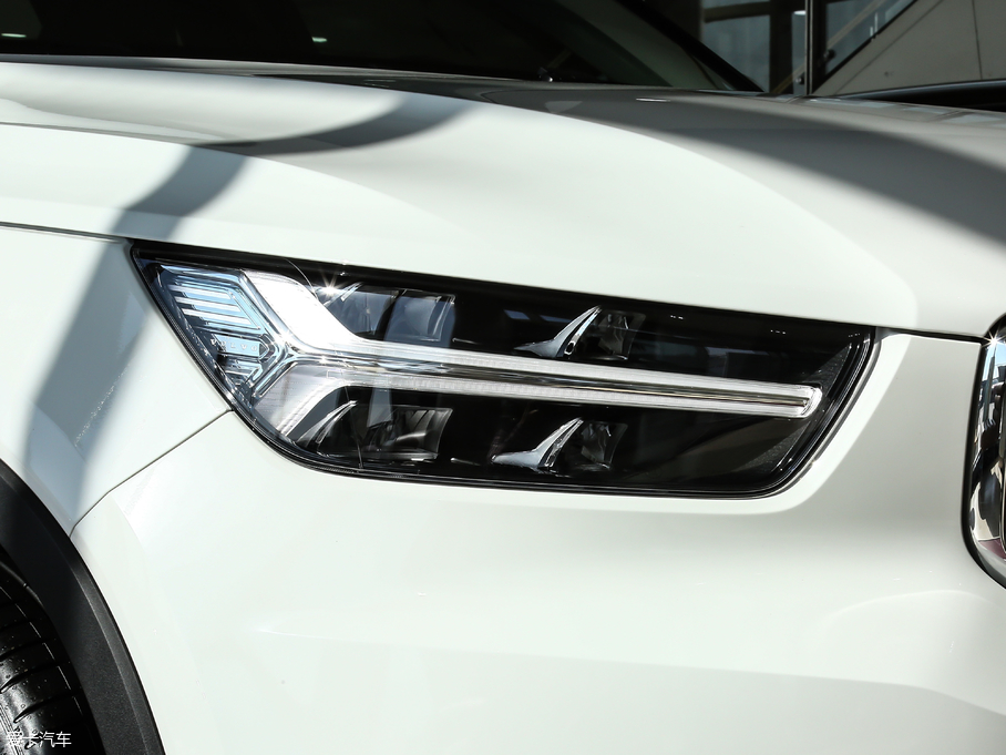 2019���֠���XC40(�M��) T4 ��� �ƕԱ�ѩ��