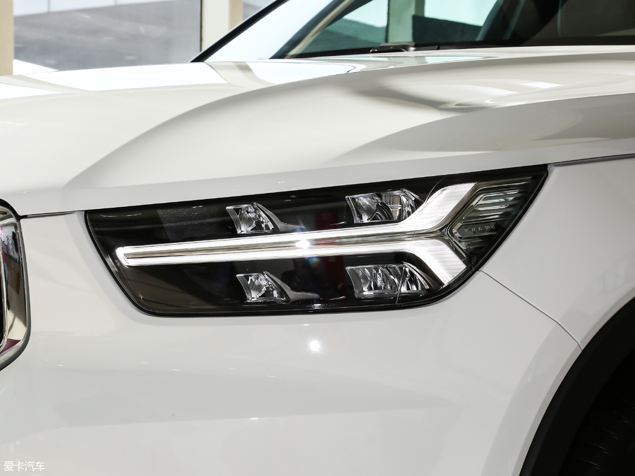 2019���֠���XC40(�M��) T4 ��� �ƕԱ�ѩ��