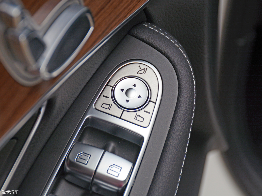 2018��YGLCCoupe(�M(j��n)��) GLC 260 4MATIC �I��SUV