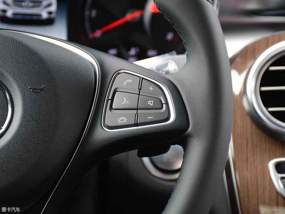 2018��YGLCCoupe(�M��) GLC 260 4MATIC �I��SUV