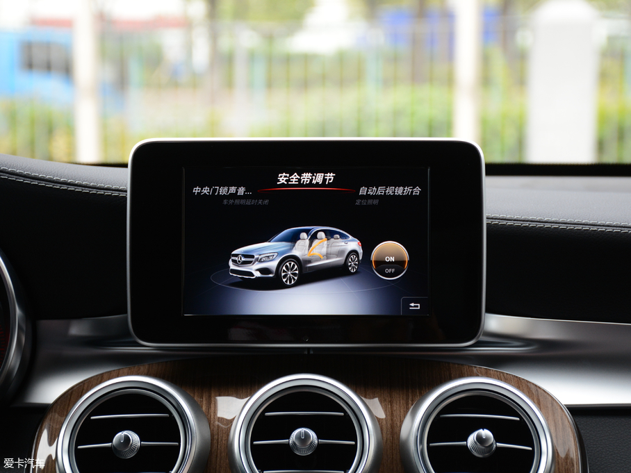 2018��YGLCCoupe(�M��) GLC 260 4MATIC �I��SUV