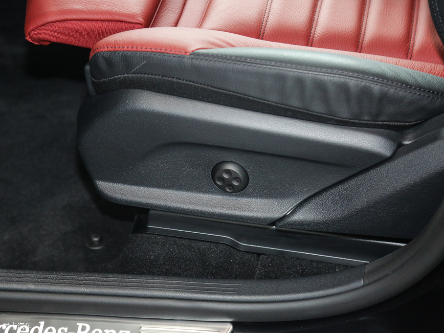 2018��YGLCCoupe(�M(j��n)��) GLC 300 4MATIC �I��SUV