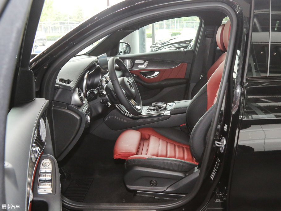 2018��YGLCCoupe(�M��) GLC 300 4MATIC �I��SUV