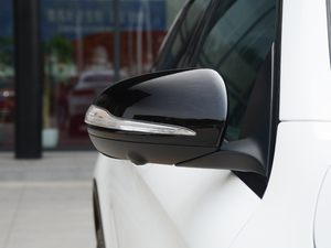 2018GLC 260 4MATIC ISUV (x)(ji)^