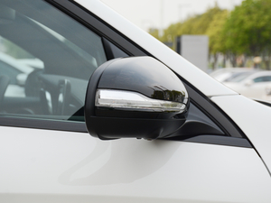 2018GLC 260 4MATIC ISUV (x)(ji)^