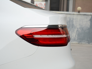 2018GLC 260 4MATIC ISUV (x)(ji)^