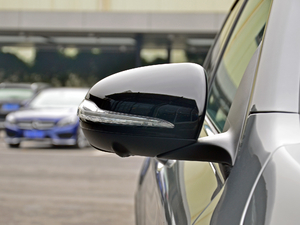 2018GLC 260 4MATIC ISUV ^