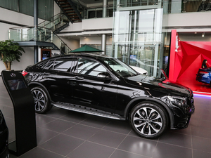 2018GLC 300 4MATIC ISUV w^