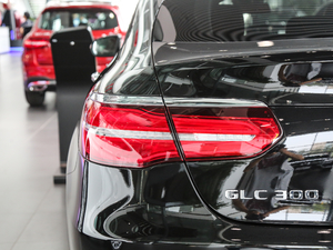 2018GLC 300 4MATIC ISUV ^