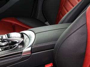 2018GLC 300 4MATIC ISUV g