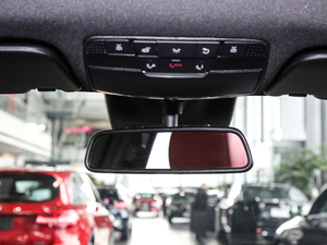 2018GLC 300 4MATIC ISUV g