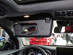 2018GLC 300 4MATIC ISUV g