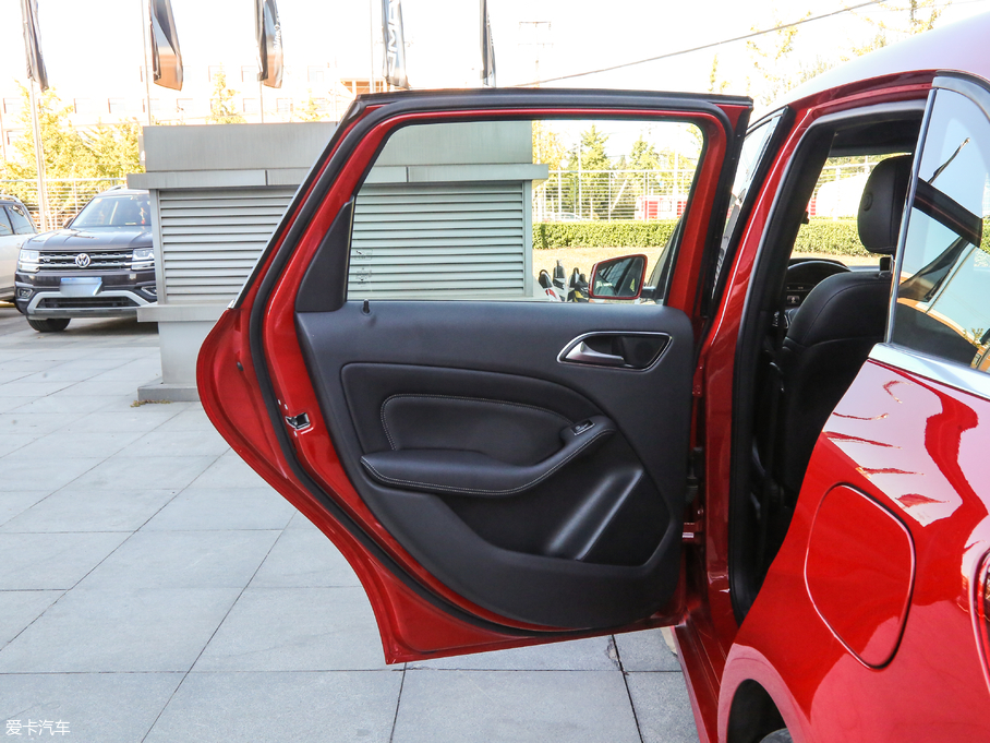 2018YB(j) B 200 (dng)