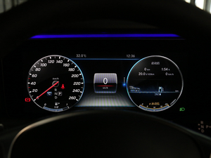 2018E 200 4MATICI܇ п؅^