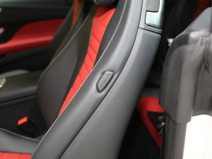 2018E 200 4MATICI܇ g