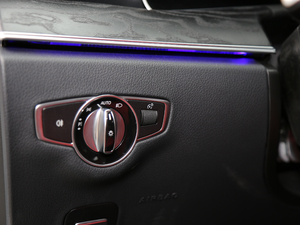 2018E 200 4MATICI܇ g