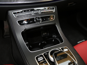 2018E 200 4MATICI܇ g