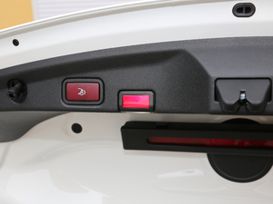 2018E 200 4MATICI܇ g