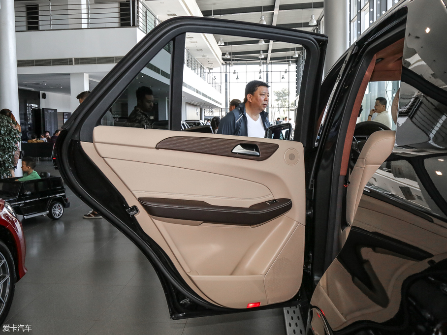 2018YGLE GLE 400 4MATIC ذ