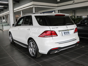 2018款GLE 400 4MATIC 臻藏版 左后45度