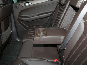 2018款GLE 320 4MATIC 豪华型臻藏版 后排中央扶手