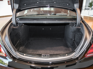 2019款S 500 L 4MATIC 行李厢空间