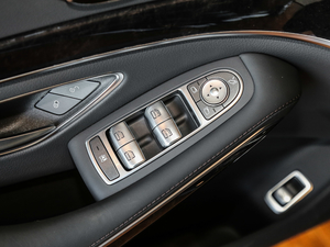 2019款S 500 L 4MATIC 主驾车窗控制区	