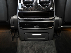 2019款S 500 L 4MATIC 中控区