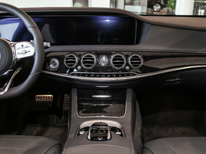 2019款S 500 L 4MATIC 中控台