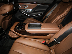 2019款S 350 L 豪华型 后排中央扶手