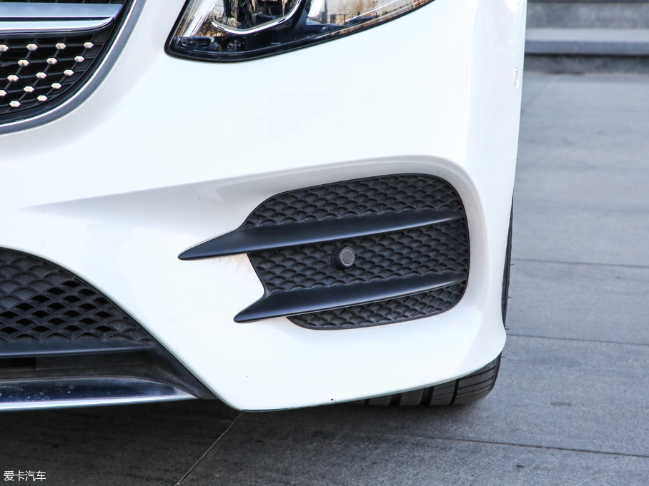 2019��YE���p�T E 200 Coupe 4MATIC