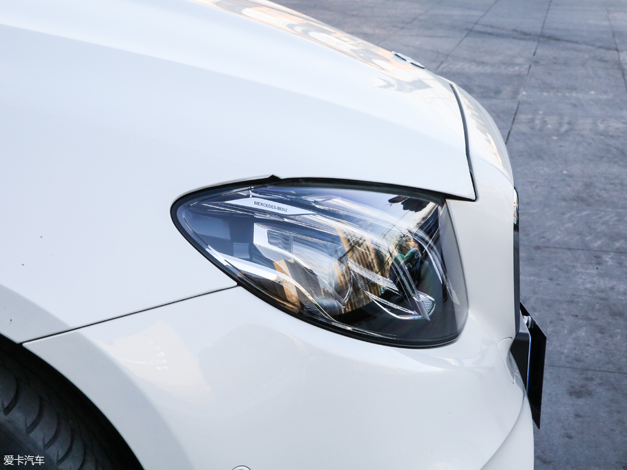 2019��YE���p�T E 200 Coupe 4MATIC