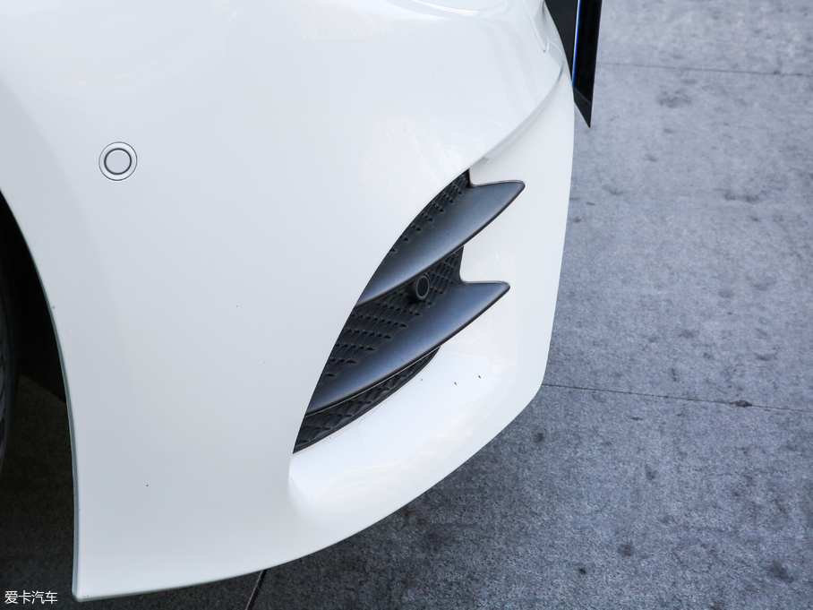 2019��YE���p�T E 200 Coupe 4MATIC