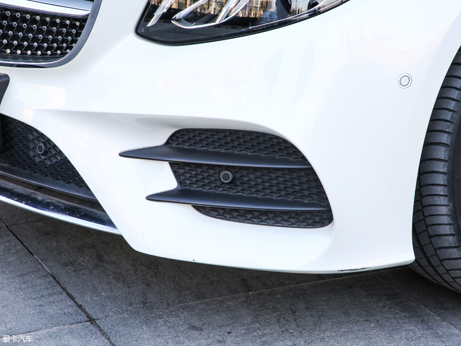 2019��YE���p�T E 200 Coupe 4MATIC