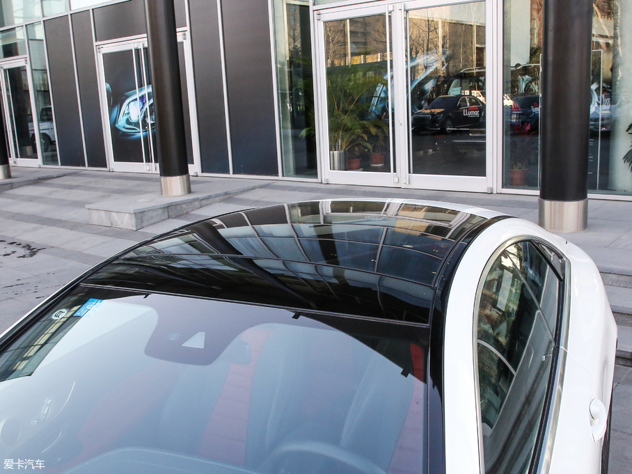 2019��YE���p�T E 200 Coupe 4MATIC