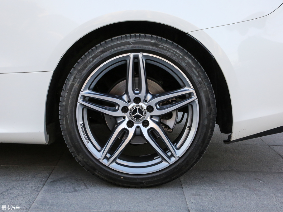 2019��YE���p�T E 200 Coupe 4MATIC