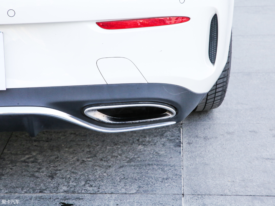 2019��YE���p�T E 200 Coupe 4MATIC