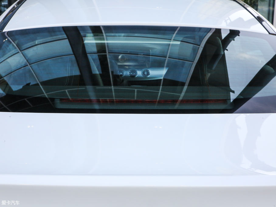 2019��YE���p�T E 200 Coupe 4MATIC