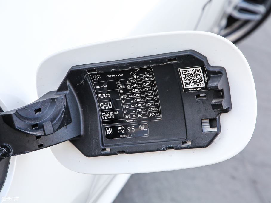 2019��YE���p�T E 200 Coupe 4MATIC