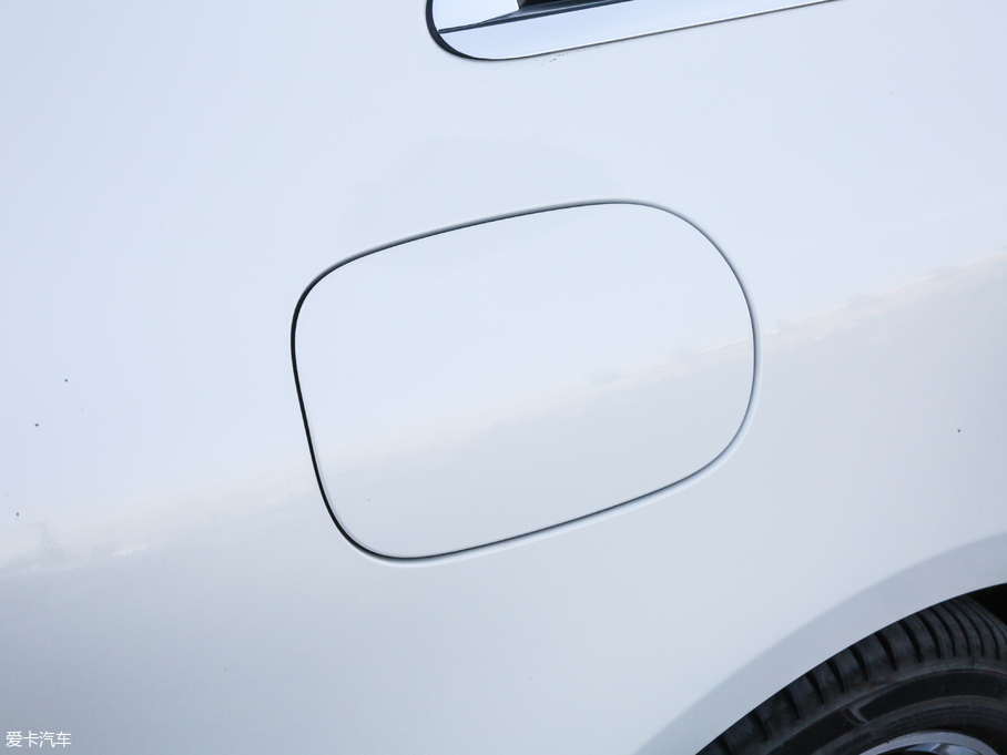 2019��YE���p�T E 200 Coupe 4MATIC